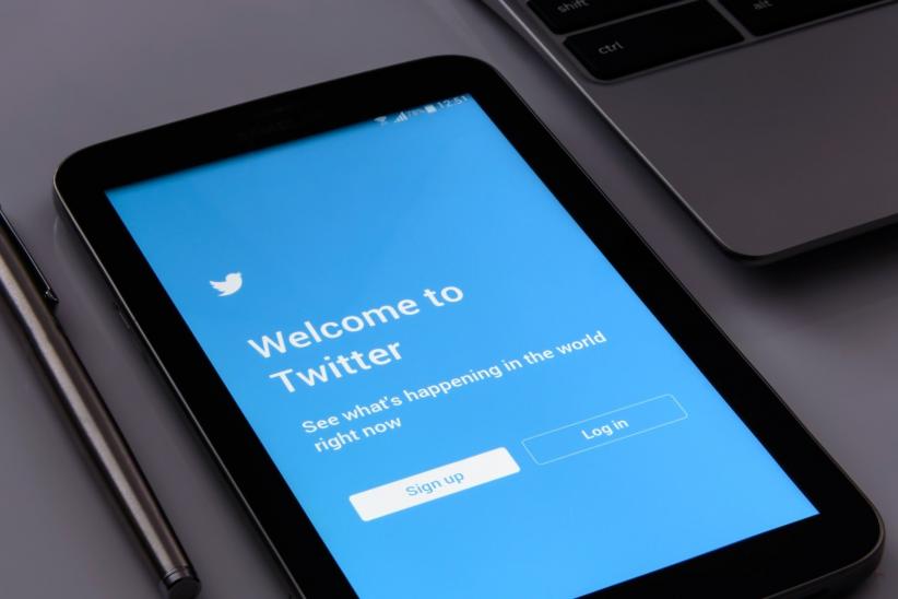 page d'accueil Twitter avec possibilité de se connecter ou de s'inscrire pour pouvoir accéder aux actualités du moment et écrire des tweets